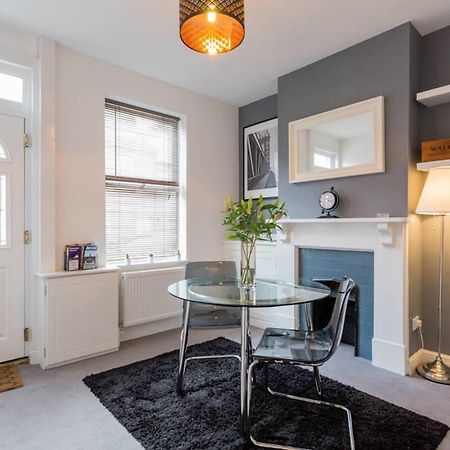 Ashton House - Stylish 2 Bedroom House, Close To Luton Town Center & Airport 외부 사진