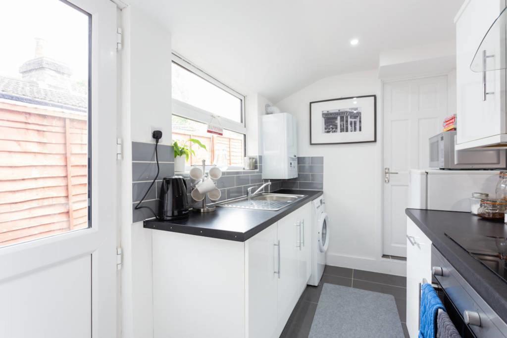 Ashton House - Stylish 2 Bedroom House, Close To Luton Town Center & Airport 외부 사진