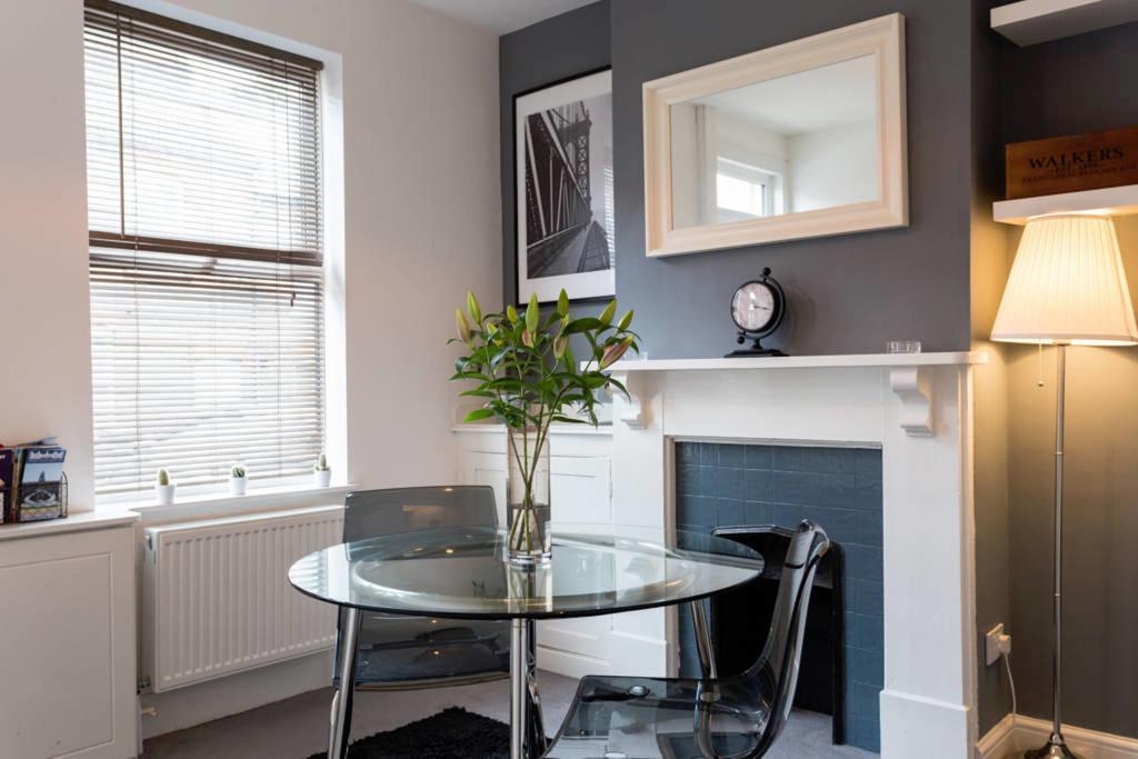 Ashton House - Stylish 2 Bedroom House, Close To Luton Town Center & Airport 외부 사진
